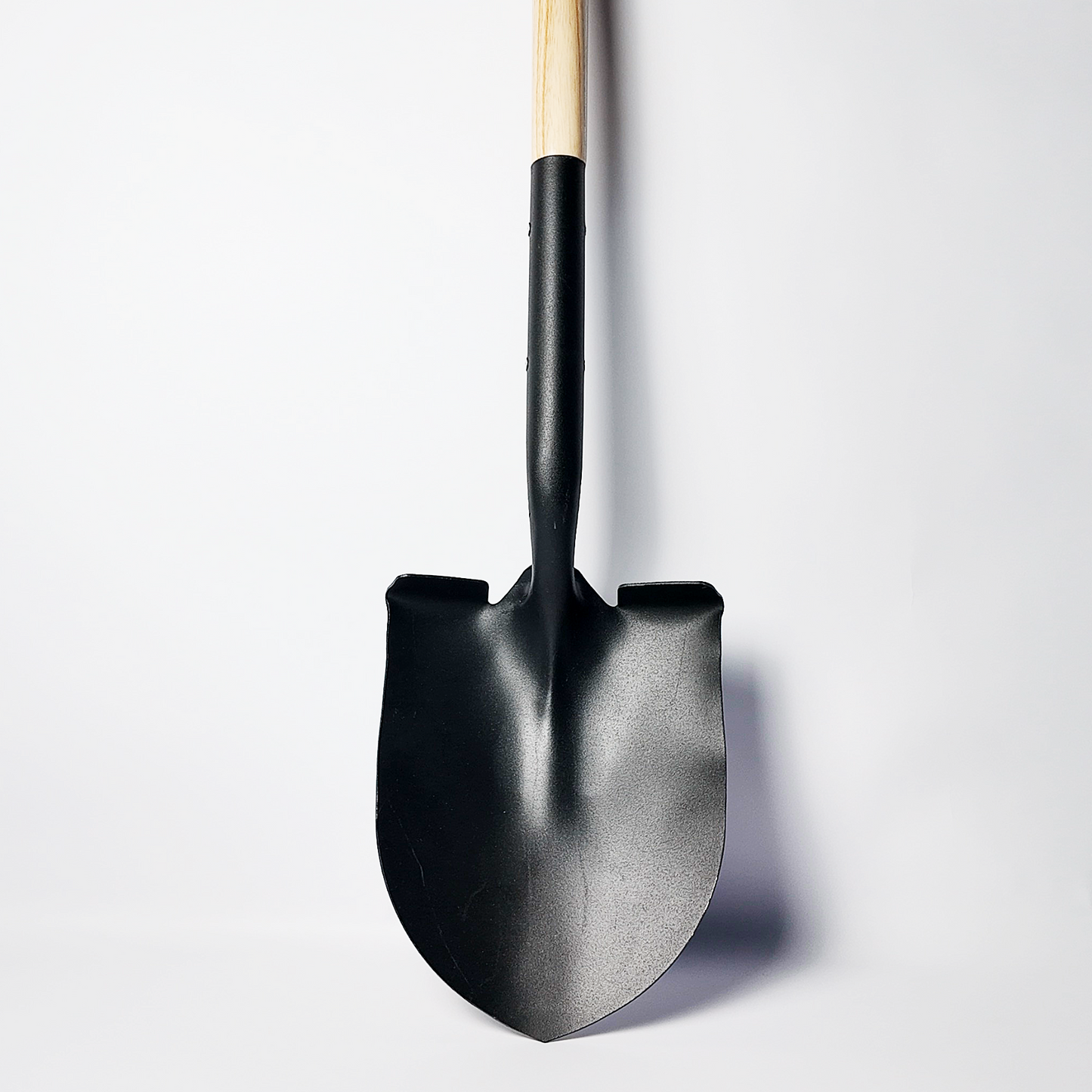Round Point Shovel - D-Grip - Wood Shaft